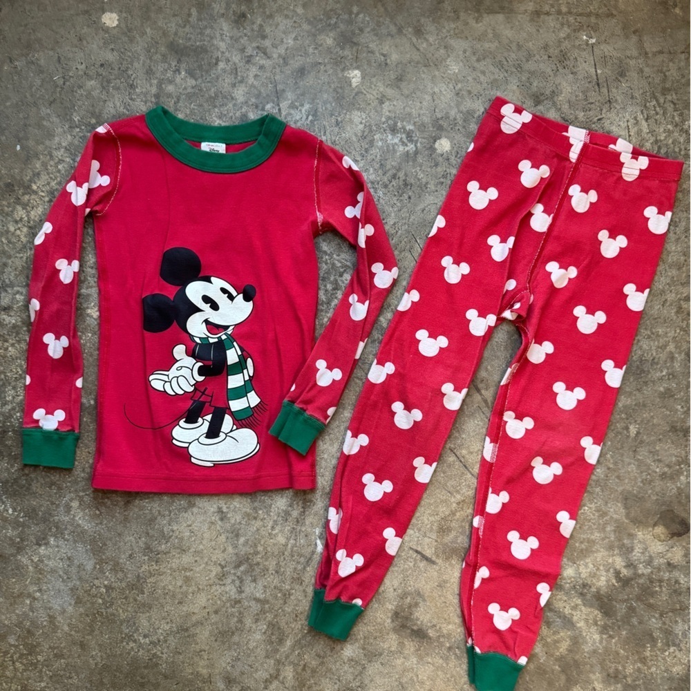 size 6/7 Hanna Andersson disney mickey mouse winter/christmas 2 piece PJ set